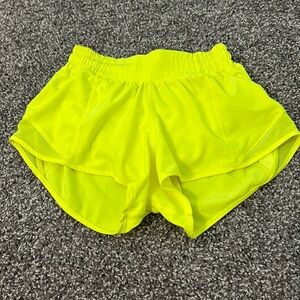 Lululemon lazar lemon hotty hot shorts size 0, 2.5”